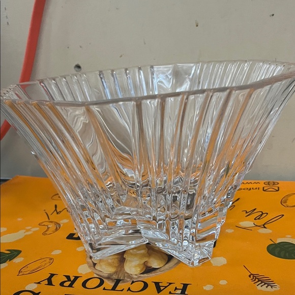 Other - Elegant Clear Glass Bowl
